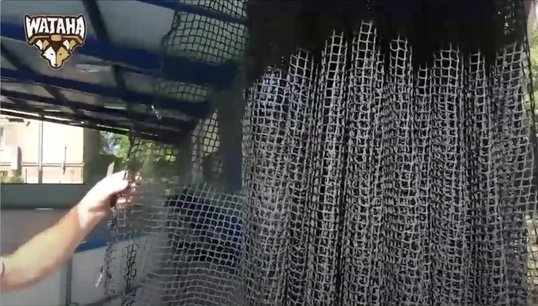 Siatki bezpieczeństwa na lodowisku XIV LO